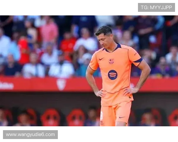 巴萨后防频频失误赫罗纳错失两次单刀机会中柱惊险再现