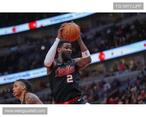 艾顿上半场高效表现 4投3中贡献6分5板2助 正负值+8彰显影响力